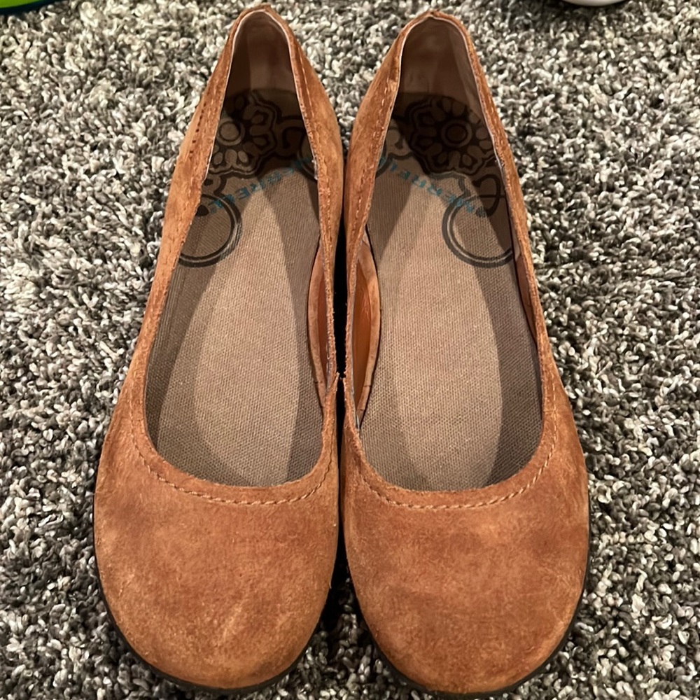Womens size 8 Merrill shoes